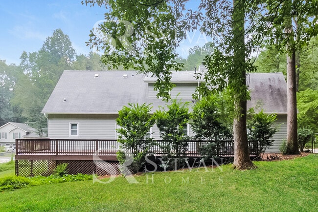 Building Photo - Enjoy living the good life in this 3 bedroom, 2 bathroom home