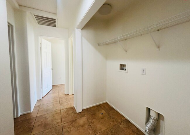 Building Photo - 15627 Lasselle St