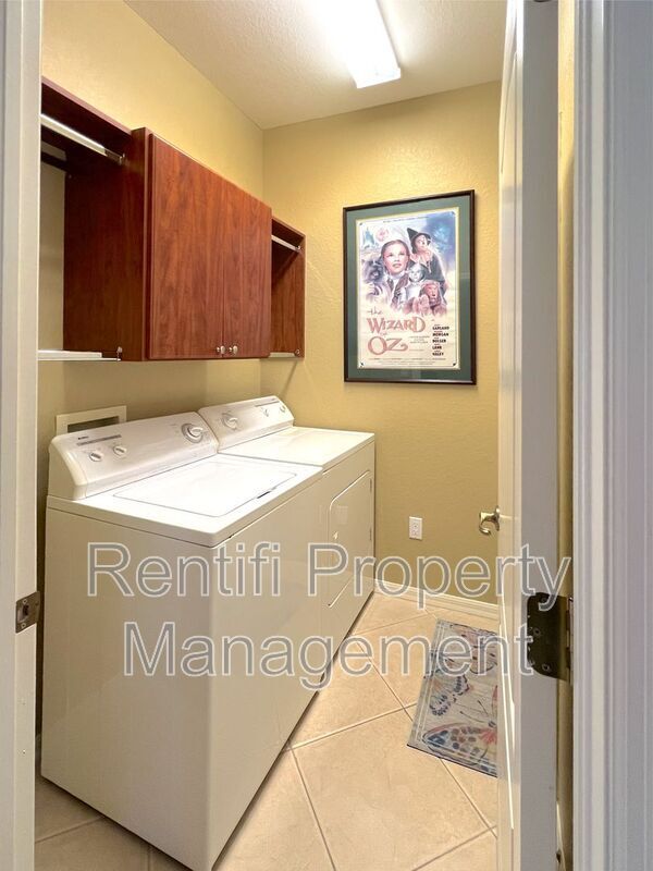 Building Photo - 11915 Country Day Cir