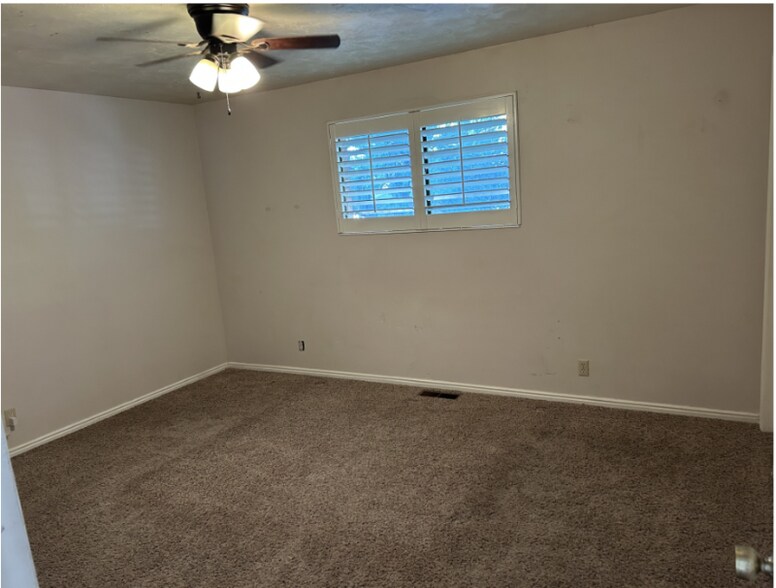 Building Photo - 2229 E Sego Lily Dr