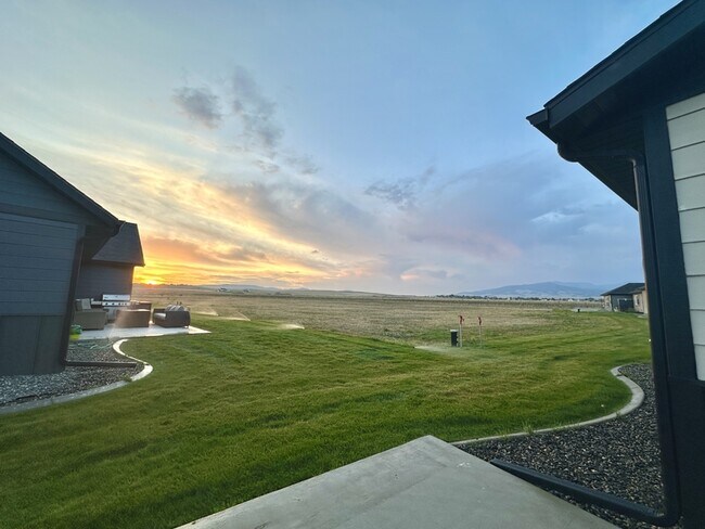 Building Photo - 2941 Bullfrog Ct