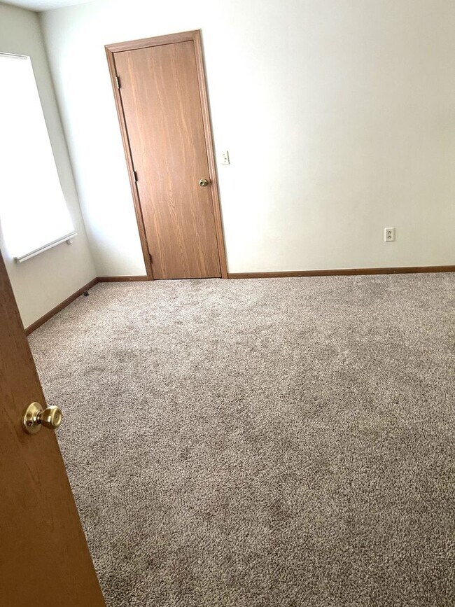 Building Photo - 248 Gordon