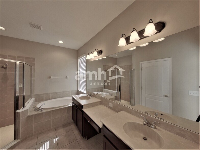 Building Photo - 1307 Gentilly Ln