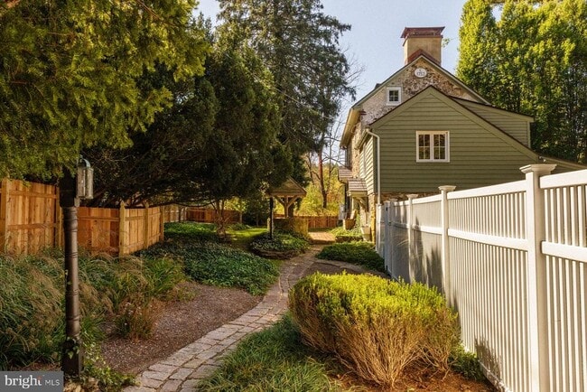 Building Photo - 2943 Windy Bush Rd