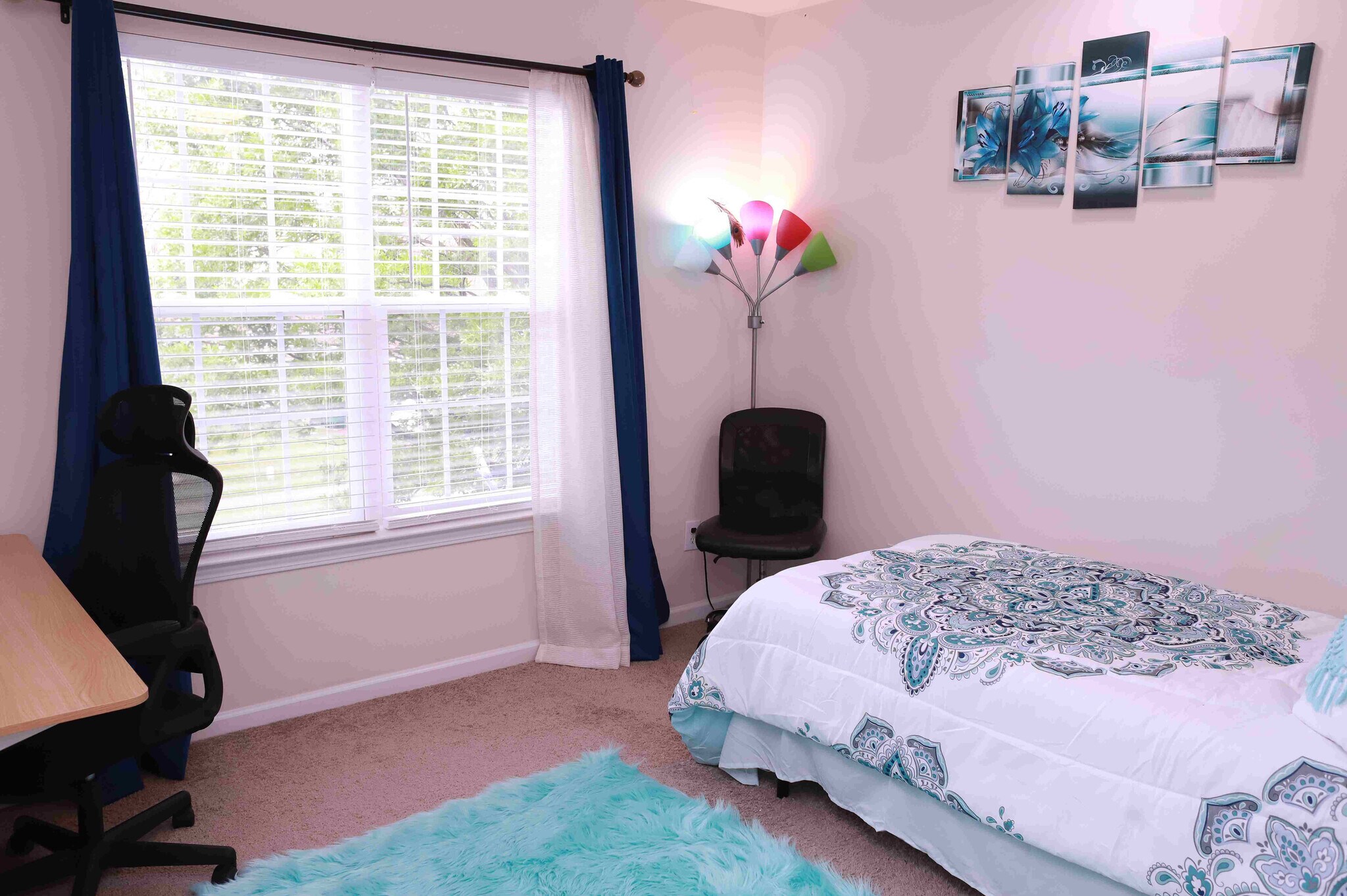 Building Photo - Room in House on Red Birch Dr