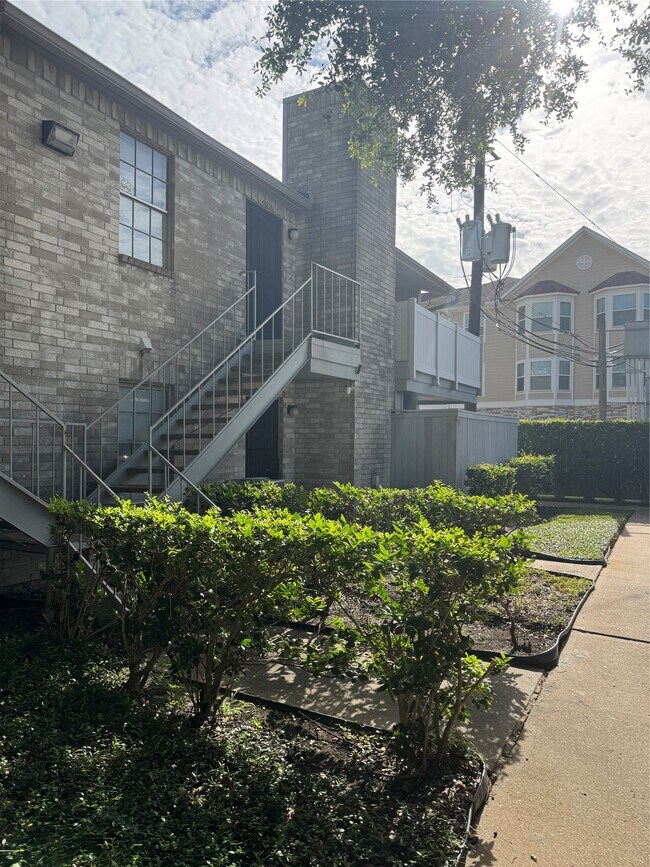 Building Photo - 10821 Braes Bend Dr