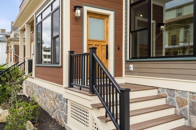 Building Photo - 6 Howland St