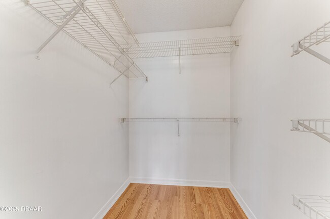 Building Photo - 121 Bob White Ct