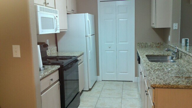Building Photo - 5475 Vineland Rd
