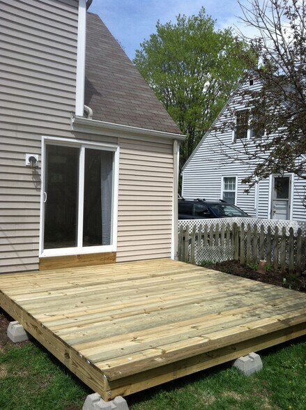 Building Photo - 2332 Monroe Ave NE