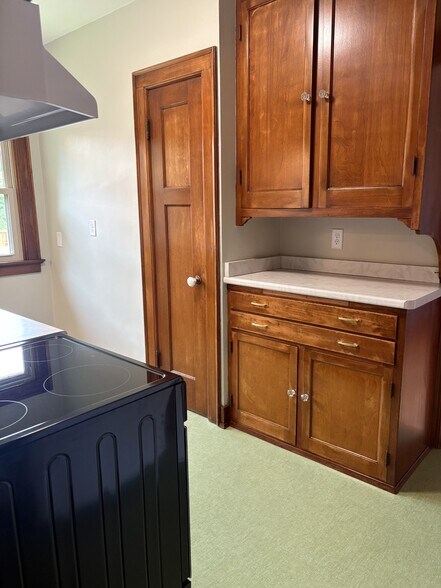 Kitchen - 6615 W Bluemound Rd