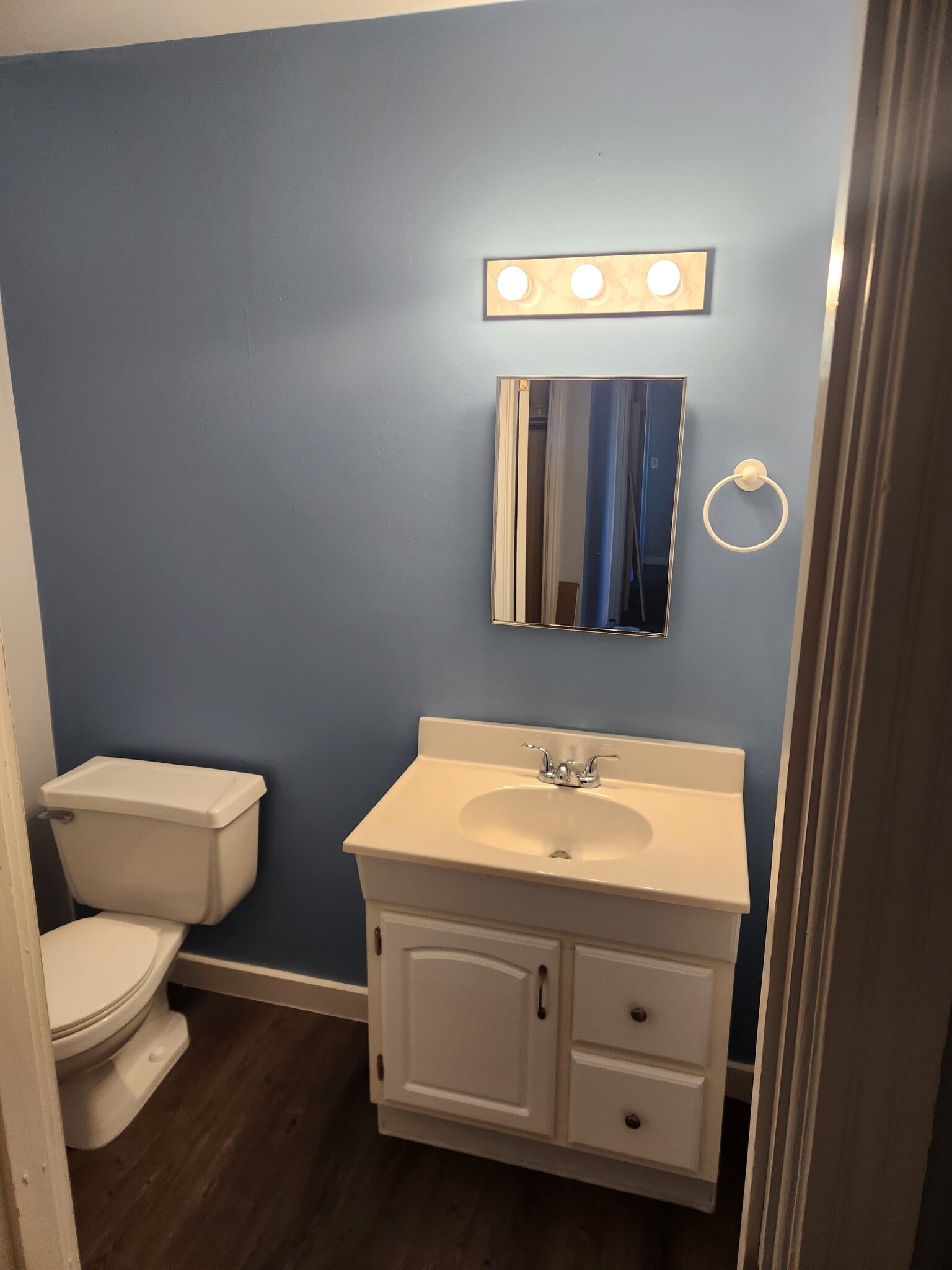 Half bathroom - 111 Verbeke St