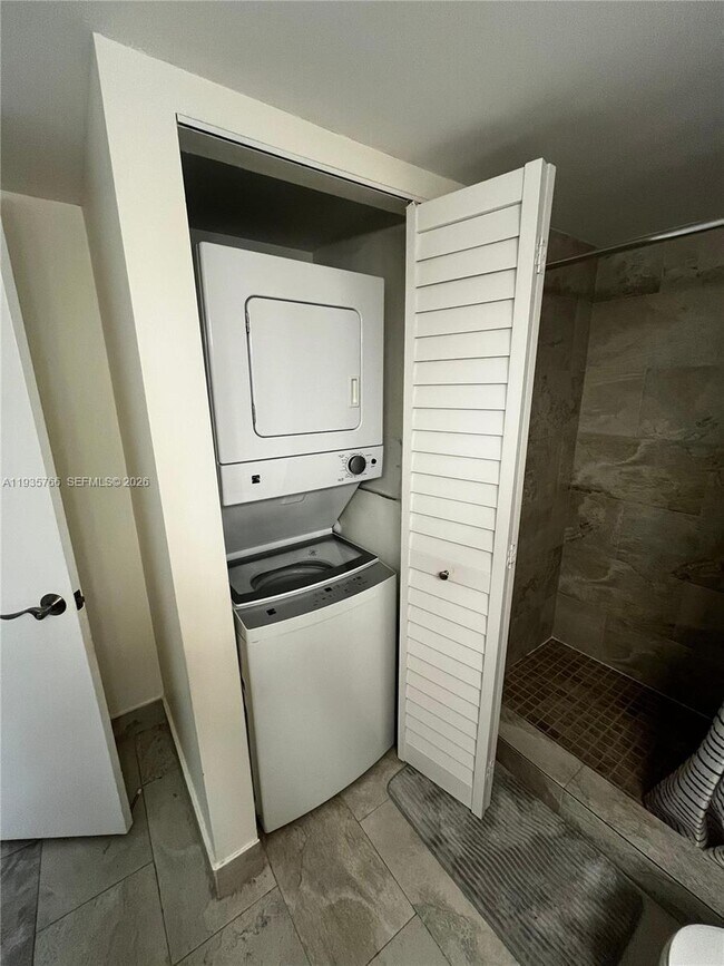 Building Photo - 16511 Blatt Blvd