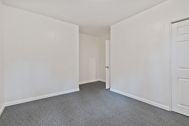 Building Photo - CHARMING & FULLY UPDATED 2 BED/1 BATH HOME IN HEART OF BEECHVIEW