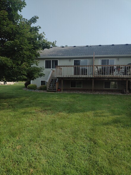 Building Photo - 1025 Pine Cone Ln