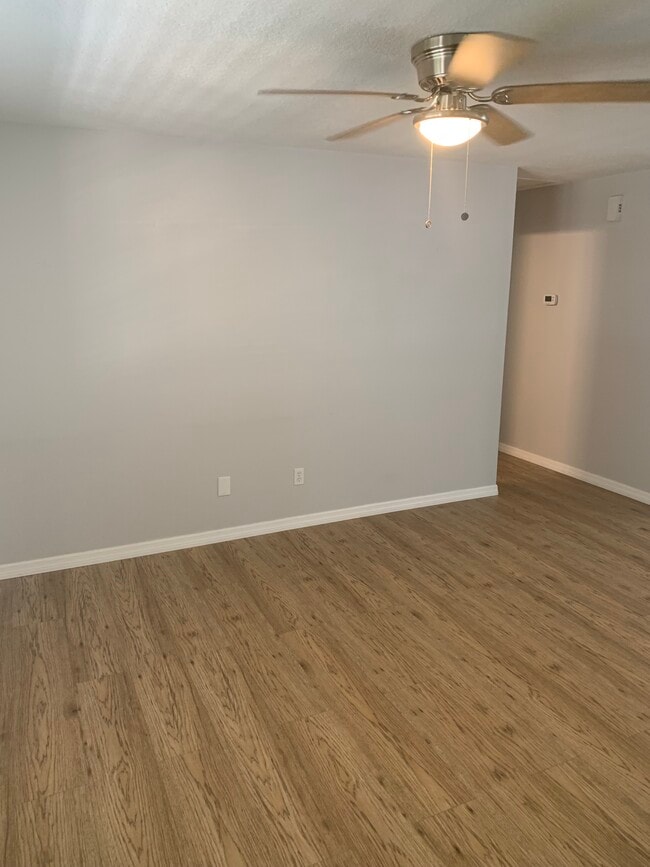 Building Photo - 1920 Travelers Palm Dr