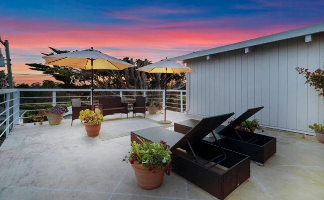Building Photo - Beach House in Rio Del Mar