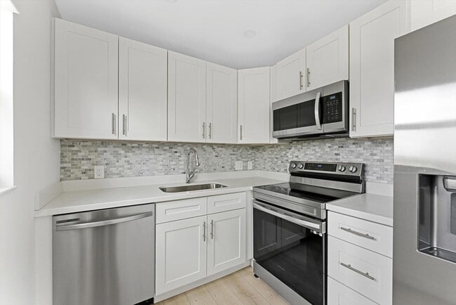 Building Photo - 71 Fanshaw B