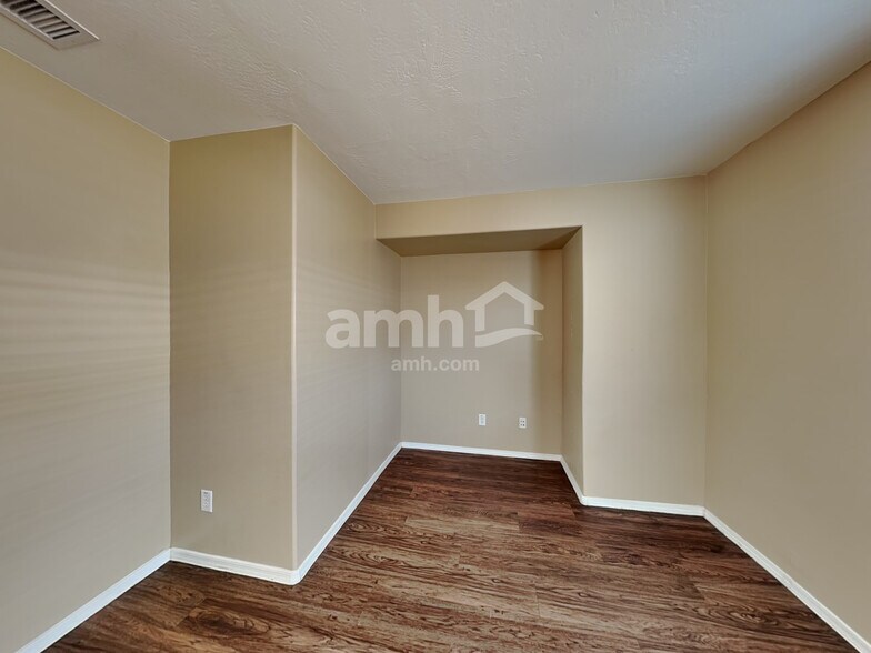 Building Photo - 6542 S 258th Dr