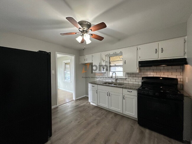 Building Photo - 1215 170th St