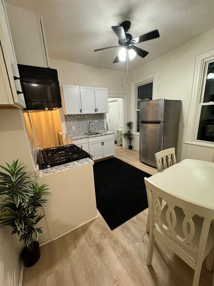 Building Photo - 4 Montrose St