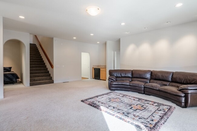 Building Photo - Mountain View Haven