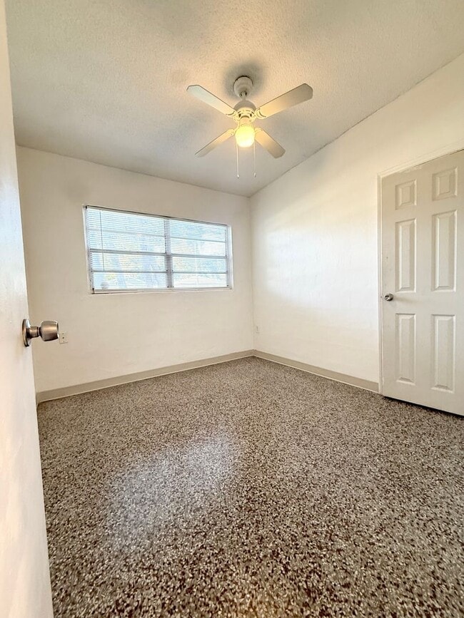 Building Photo - 2207 Vine St