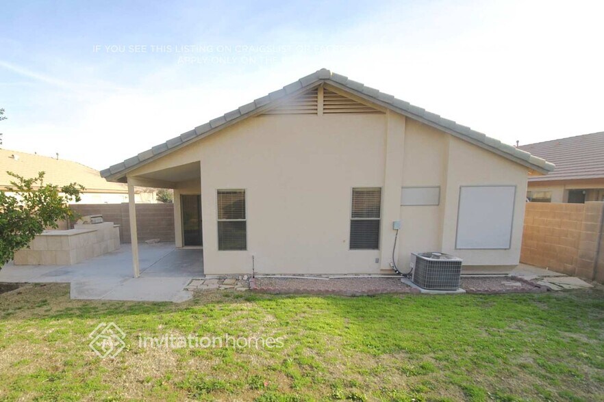Building Photo - 16002 W Latham St