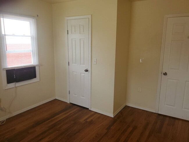 Building Photo - 2143 NE 19th St