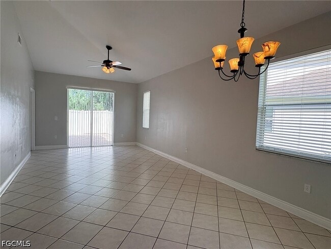 Building Photo - 3636 Pine Oak Cir