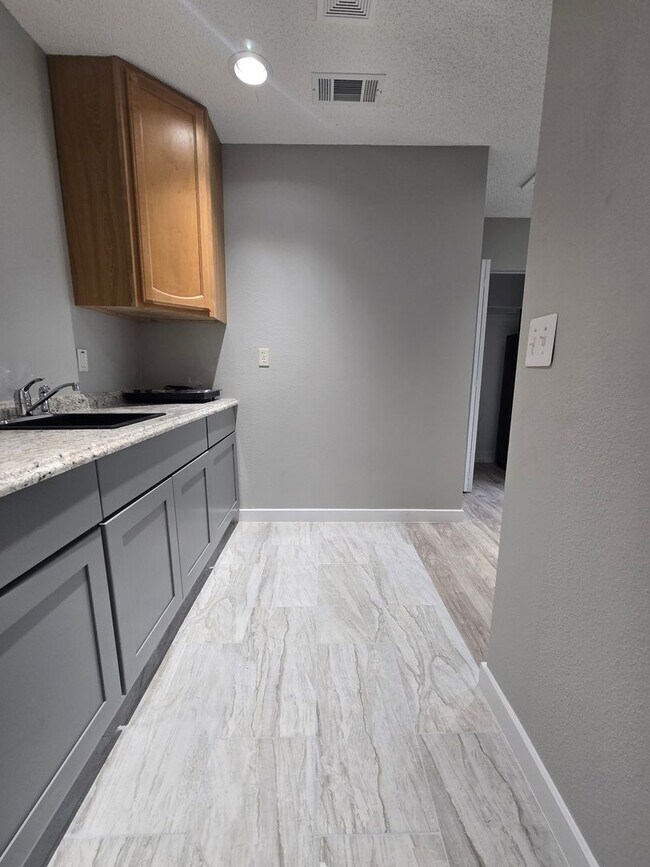 Building Photo - 2078 Galahad Dr