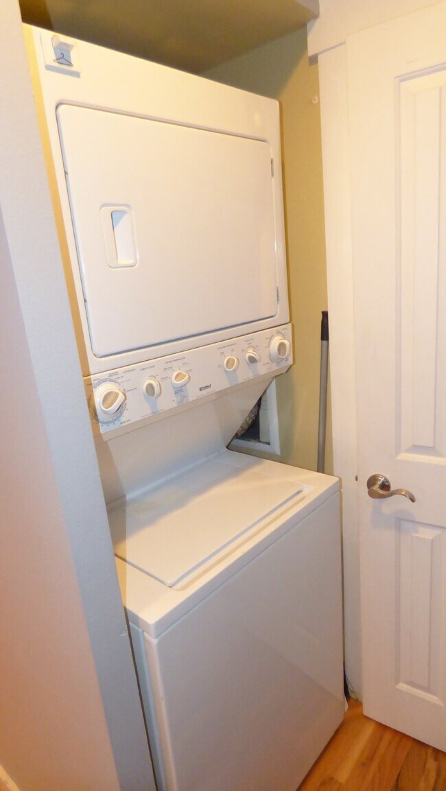 Building Photo - 2BR/1BA Park Hill Condo in Denver