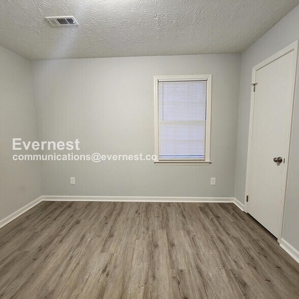 Building Photo - 680 Honey Creek Rd SE