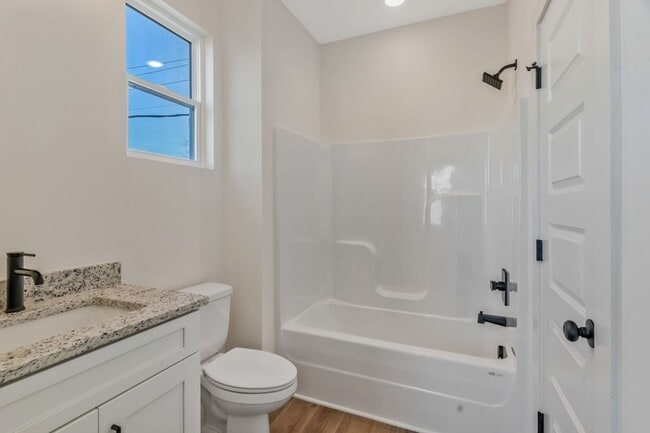 Building Photo - 310 Cedar St