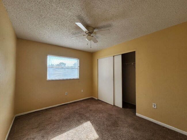 Building Photo - 1425 Hathaway Ave
