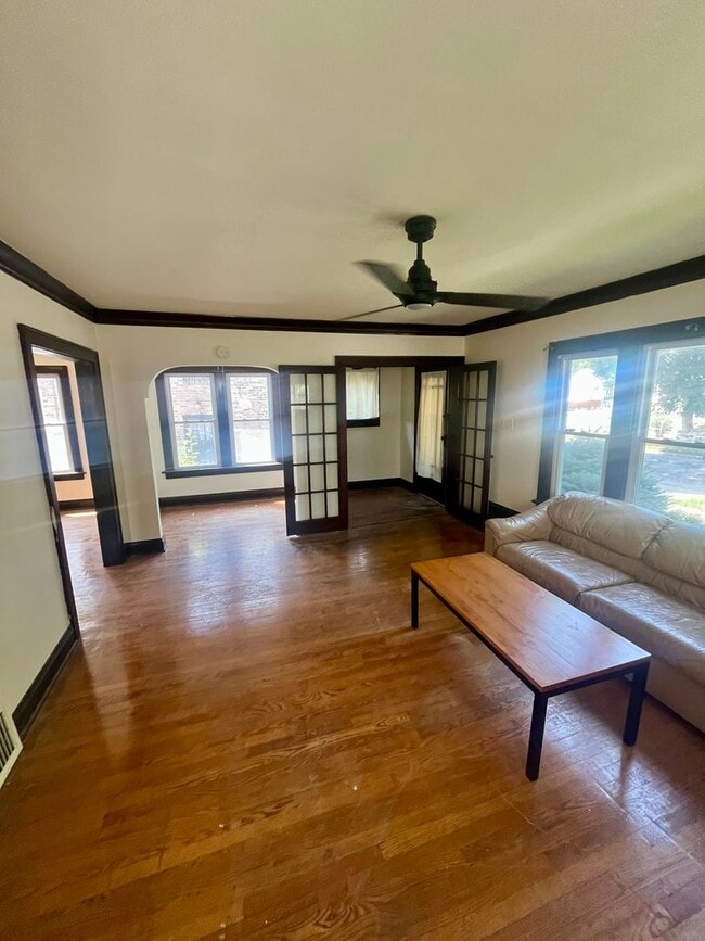 Building Photo - 306 N 71st St
