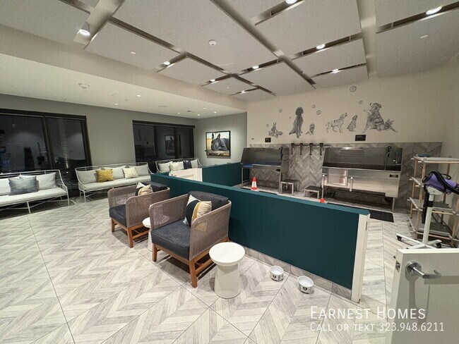 Building Photo - 400 S Broadway