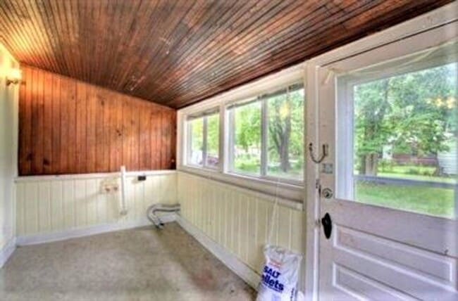 Building Photo - 1011 W Tremont St