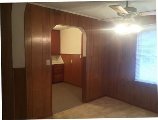 Building Photo - Cute 2 bedroom home for only $895 in conve...