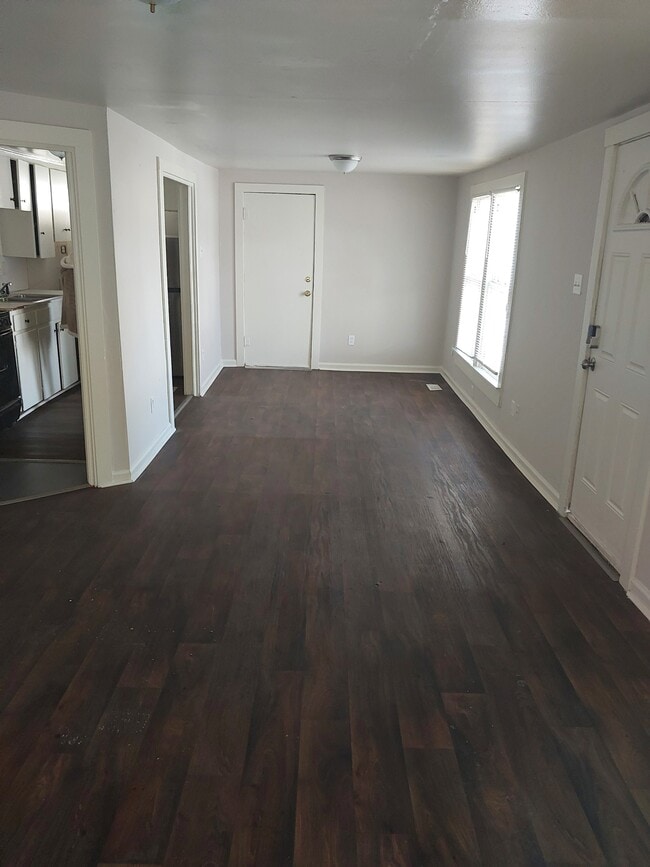 Building Photo - 1514 W Short 17th St