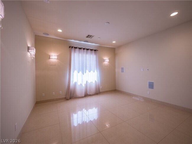 Building Photo - 7447 Yonie Ct