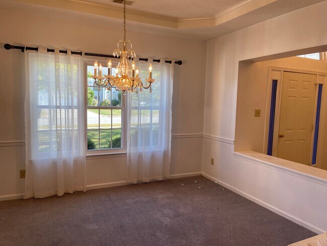 Building Photo - Beautiful 4-Bedroom Ranch in Courthouse Es...