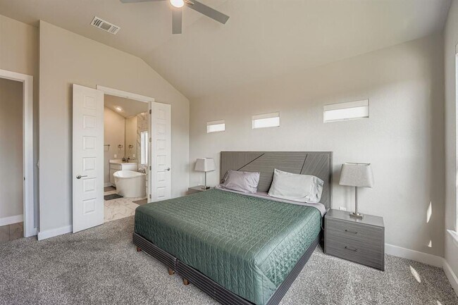 Building Photo - 9800 Grapevine Leaf Dr