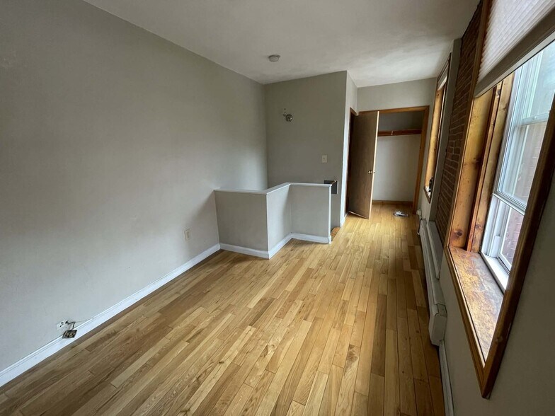 Building Photo - 437 Hanover St