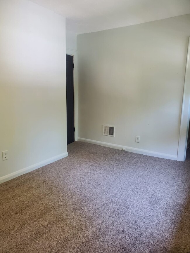 Building Photo - 2036 Mansfield Rd