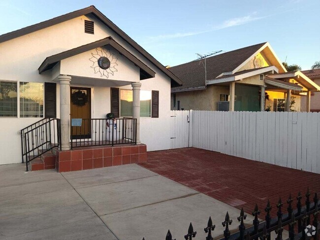 Building Photo - 1140 S Record Ave