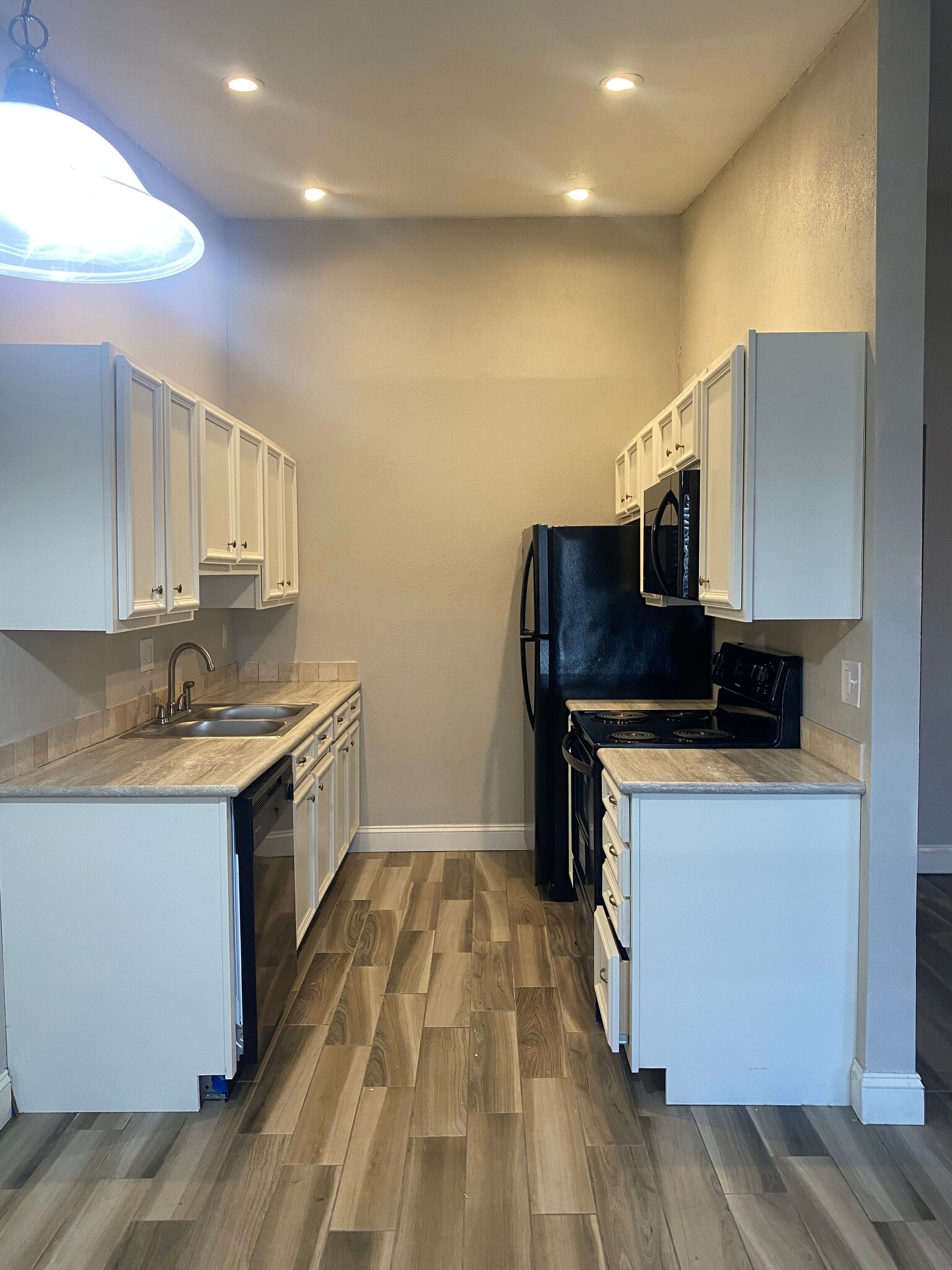 Kitchen - 832 Hardy Springs Cir