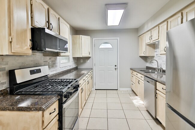 all new appliances and tile basksplash - 7811 Randy Rd