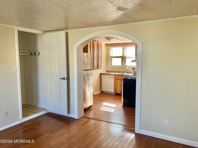 Building Photo - 246 7th Ave