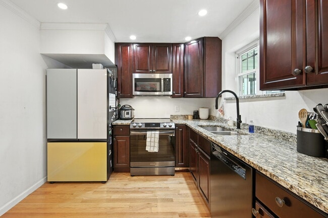 Building Photo - 1340 W St NE